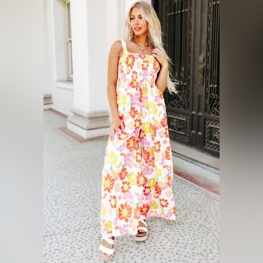 Adorable retro style romper. Size Medium.